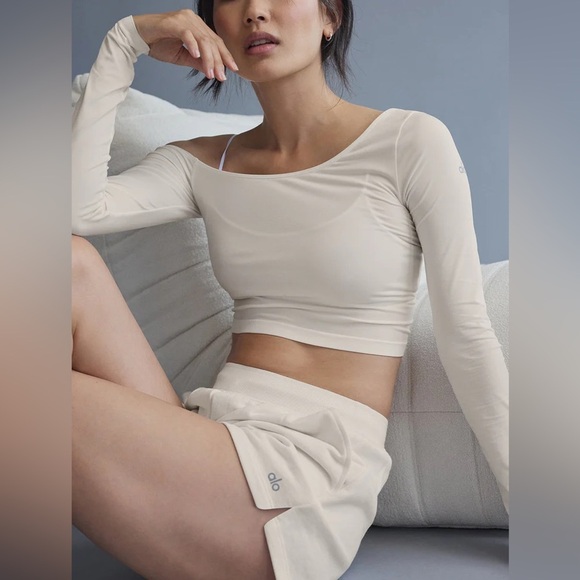 Alo Asymmetric Sheer Glow Long Sleeve Size S - Picture 1 of 6